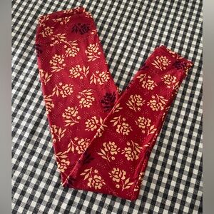LuLaRoe Red Floral Leggings with Cream Accents, size O/S